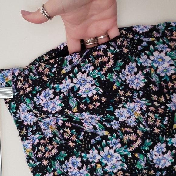 Ettitwe Anthropologie floral print flowy summer shorts, pockets, women size med - Picture 2 of 5